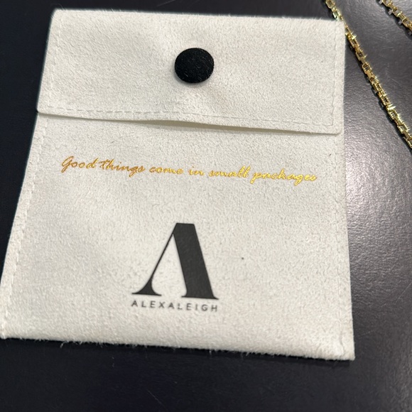 ALEXA LEIGH - Picture 3 of 5